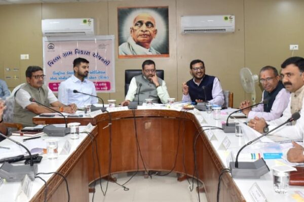 આણંદ સાંસદ મિતેષ પટેલના અધ્યક્ષપદે ડિસ્ટ્રીક્ટ ડેવલોપમેન્ટ કો – ઓર્ડીનેશન એન્ડ મોનીટરીંગ કમિટીની બેઠક યોજાઈ