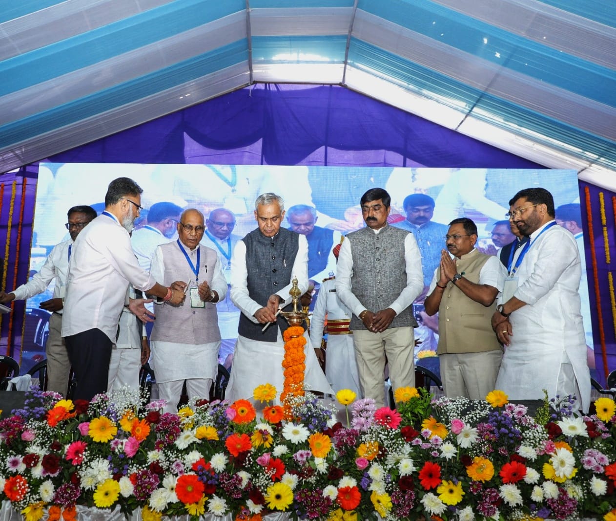 આવનારી પેઢીને સ્વસ્થ-સશક્ત બનાવવા પ્રત્યેક ખેડૂત સુધી પ્રાકૃતિક ખેતી પહોંચે તે આવશ્યક : આચાર્ય દેવવ્રતજી