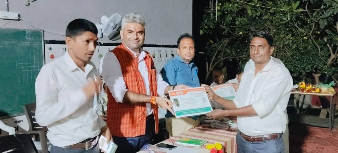 ઝાલોદ તાલુકાના ગરાડુ ખાતે વિકાસ સપ્તાહ અંતર્ગત ઝાલોદ તાલુકા વિકાસ અધિકારી કલ્પેશ ગઢવીના અધ્યક્ષ સ્થાને યોજાયો કાર્યક્રમ