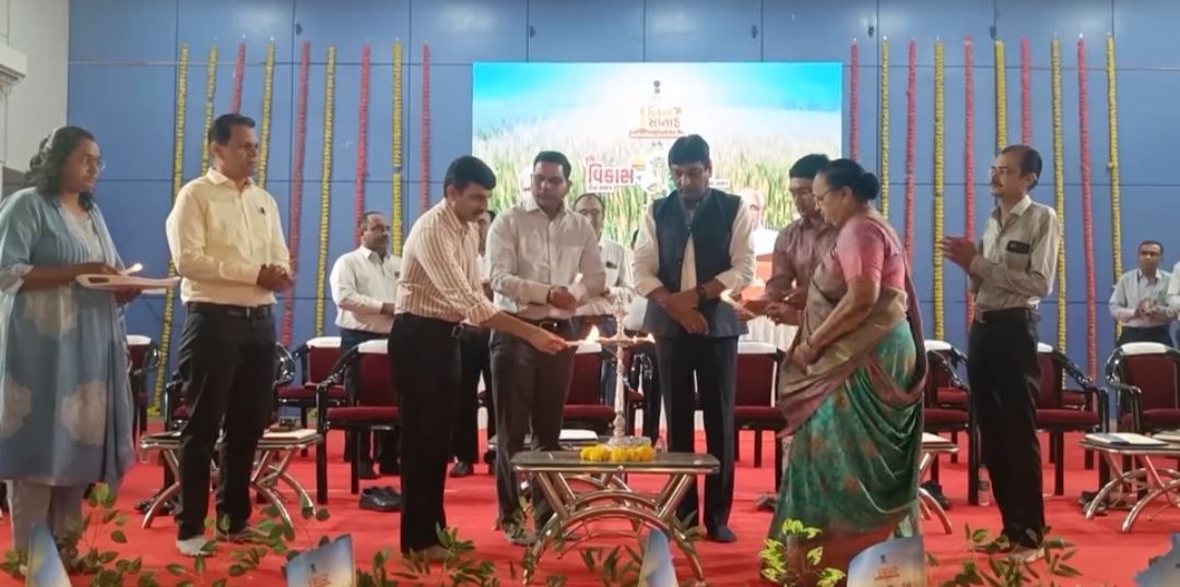 જૂનાગઢ કૃષિ યુનિવર્સિટી ખાતે જિલ્લા કક્ષાના કૃષિ વિકાસ દિવસ અને રવિ કૃષિ મહોત્સવની ઉજવણી