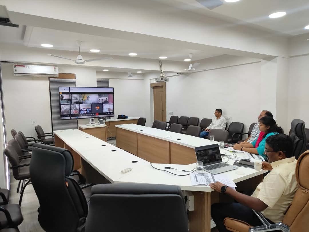 દાહોદ જિલ્લા ચૂંટણી અધિકારી અને કલેકટરશ્રી યોગેશ નિરગુડેના અધ્યક્ષ સ્થાને જીલ્લાના તમામ BLOs ની વર્ચ્યુઅલ તાલીમ યોજાઈ