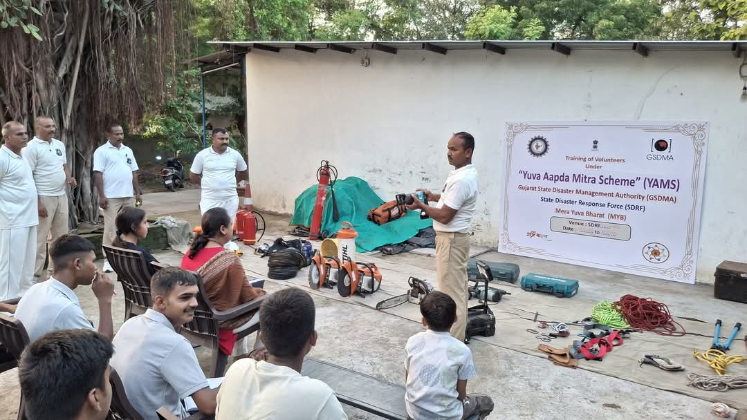 આપદા મિત્રોને આપત્તિ નિવારણના વિવિધ પાસાઓની તાલીમ આપવાના કાર્યક્રમમાં પ્રારંભ