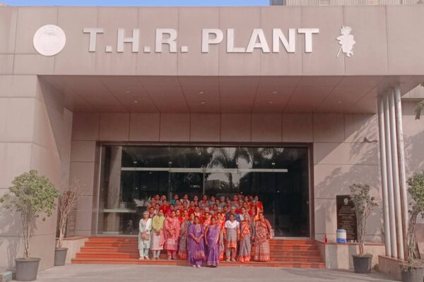 દાહોદ જિલ્લાના ગરબાડા તાલુકાની આંગણવાડી કાર્યકરો/તેડાગર બહેનોએ સુમુલ ડેરી સુરત ખાતે મુલાકાત લીધી