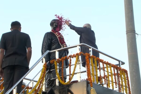 જૂનાગઢ શહેરના સરદાર ચોક ખાતેની ભારતના લોહપુરુષ અને દેશના મહાન ઘડવૈયા સરદાર વલ્લભભાઈ પટેલની પ્રતિમાને પુષ્પમાળા અર્પણ કરતા મુખ્યમંત્રી