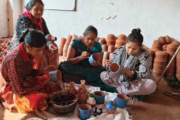 હર ઘર સ્વદેશી, ઘર-ઘર સ્વદેશી’ અને ‘વોકલ ફોર લોકલ’ મંત્રને ચરિતાર્થ કરતી દાહોદ જિલ્લાના ગુરુ ગોવિંદ – લીમડીના રણીયાર ગામની બહેનો