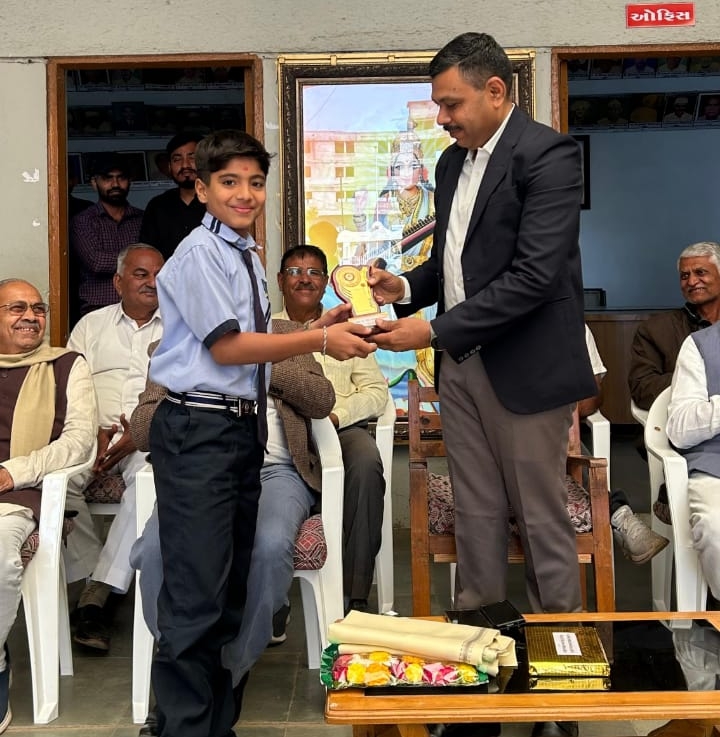 સત્યમ વિધાલય દ્વારા સત્કાર સમારંભ યોજાયો