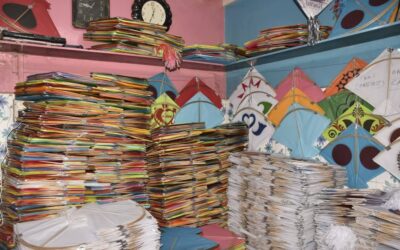 દાદા અને પિતા બાદ દીકરીઓના હાથમાં પતંગની ડોર: સુરતના એક જ પરિવારની ત્રીજી પેઢીની ૮ બહેનો ચલાવે છે ૭૫ વર્ષ જૂનો પતંગનો વ્યવસાય