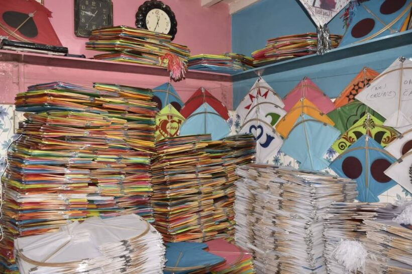 દાદા અને પિતા બાદ દીકરીઓના હાથમાં પતંગની ડોર: સુરતના એક જ પરિવારની ત્રીજી પેઢીની ૮ બહેનો ચલાવે છે ૭૫ વર્ષ જૂનો પતંગનો વ્યવસાય