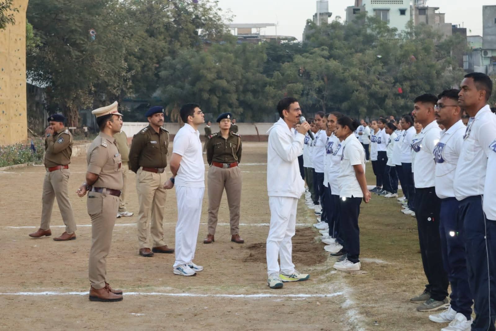 પોલીસ કમિશ્નર જી.એસ.મલિકનાઓએ, અમદાવાદ શહેર પોલીસ મુખ્ય મથક ની મુલાકાત