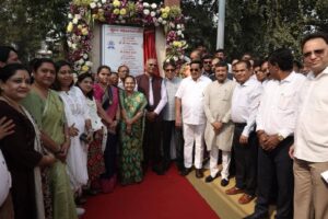 કતારગામમાં રત્નમાલા અને ગજેરા જંક્શનને જોડતા ફ્લાયઓવર બ્રિજનું લોકાર્પણ કરતા કેન્દ્રીય જળશક્તિ મંત્રી સી.આર.પાટીલ