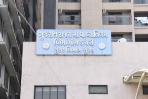 હોળી ધૂળેટી આઈ રે… આદિવાસી વેલા આવો…કેસુડાં મંગાવો રે.. ઢેબરા બનાવો રે…