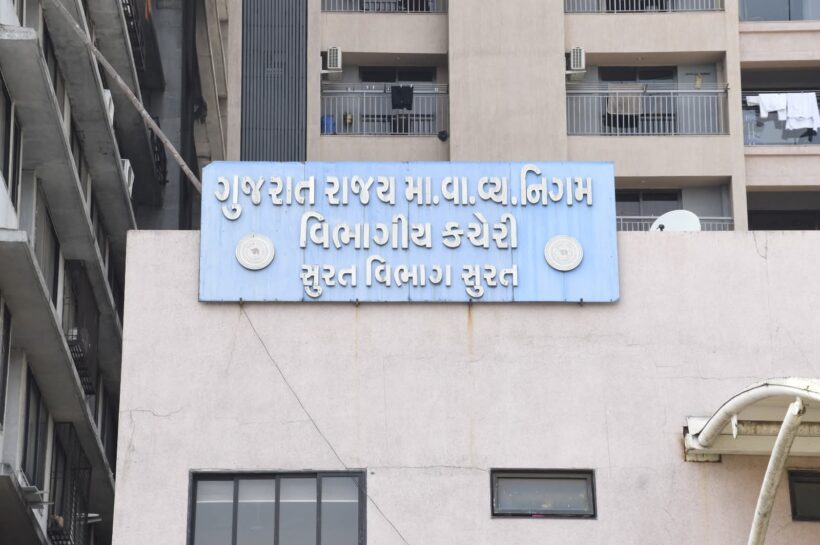 હોળી ધૂળેટી આઈ રે… આદિવાસી વેલા આવો…કેસુડાં મંગાવો રે.. ઢેબરા બનાવો રે…