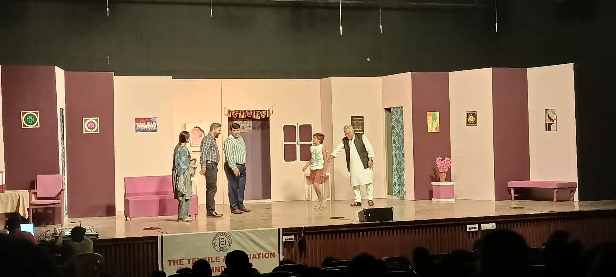 મોબાઈલ મેલો અને મેદાનમાં ખેલો  