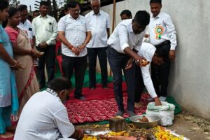 કાલીબેલ અને વઘઇ ગામે અંતરિયાળ ગ્રામ્ય માર્ગોનું ખાતમુહર્ત કરતાં ગુજરાત વિધાનસભાના નાયબ મુખ્ય દંડક વિજયભાઇ પટેલ 