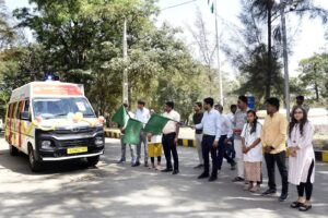 દાહોદ જિલ્લા સેવાસદનથી ધન્વંતરી આરોગ્ય રથને કલેક્ટરએ લીલી ઝંડી બતાવી પ્રસ્થાન કરાવ્યું